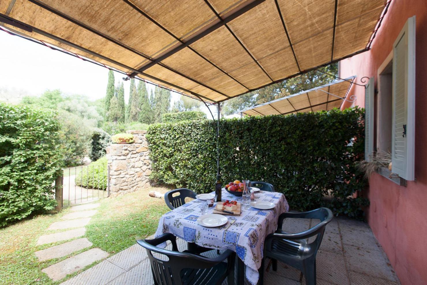 Agriturismo Bio Podere Doganelle Giuncarico Exterior photo